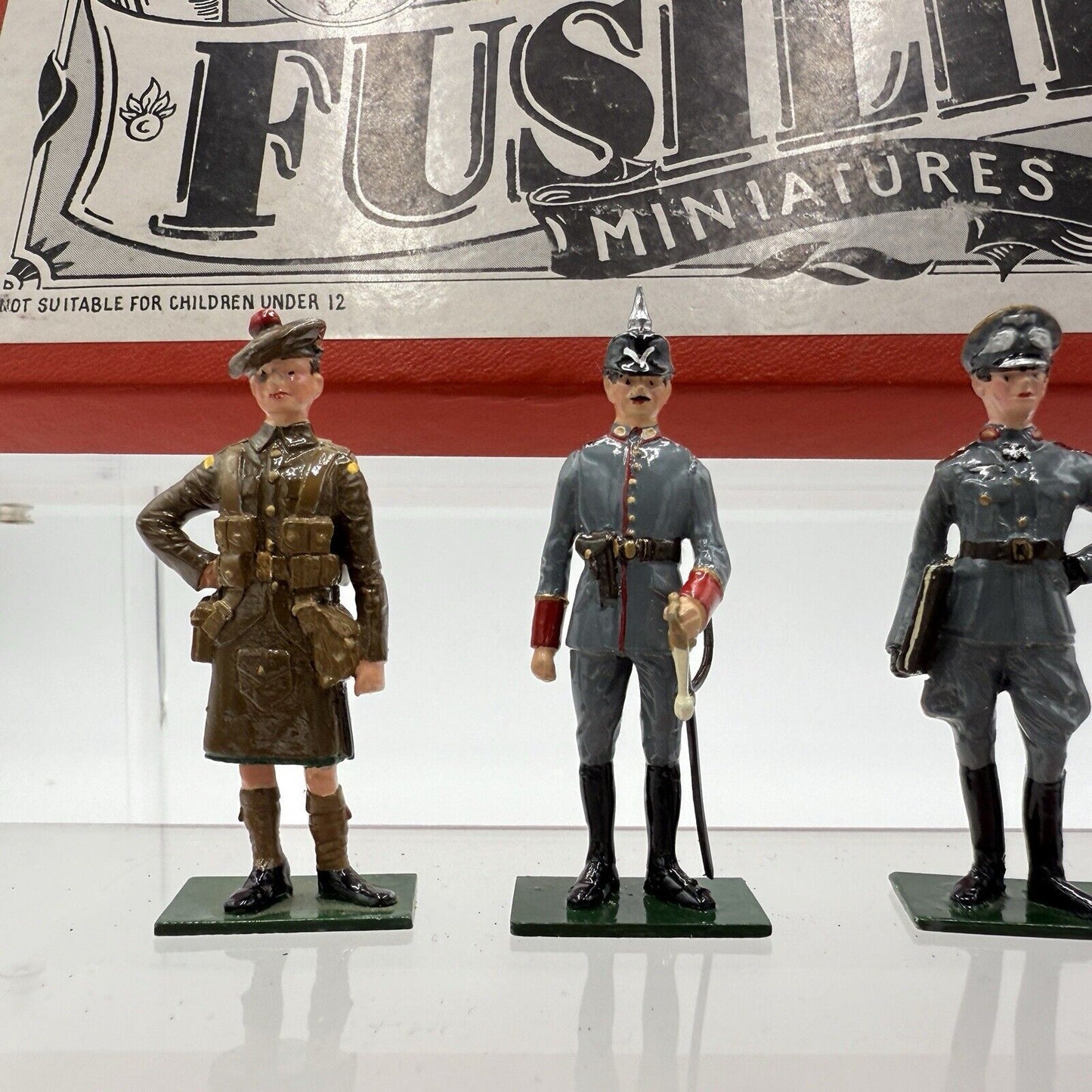 Fusilier miniature hand painted model soldiers traditional made in england metal
