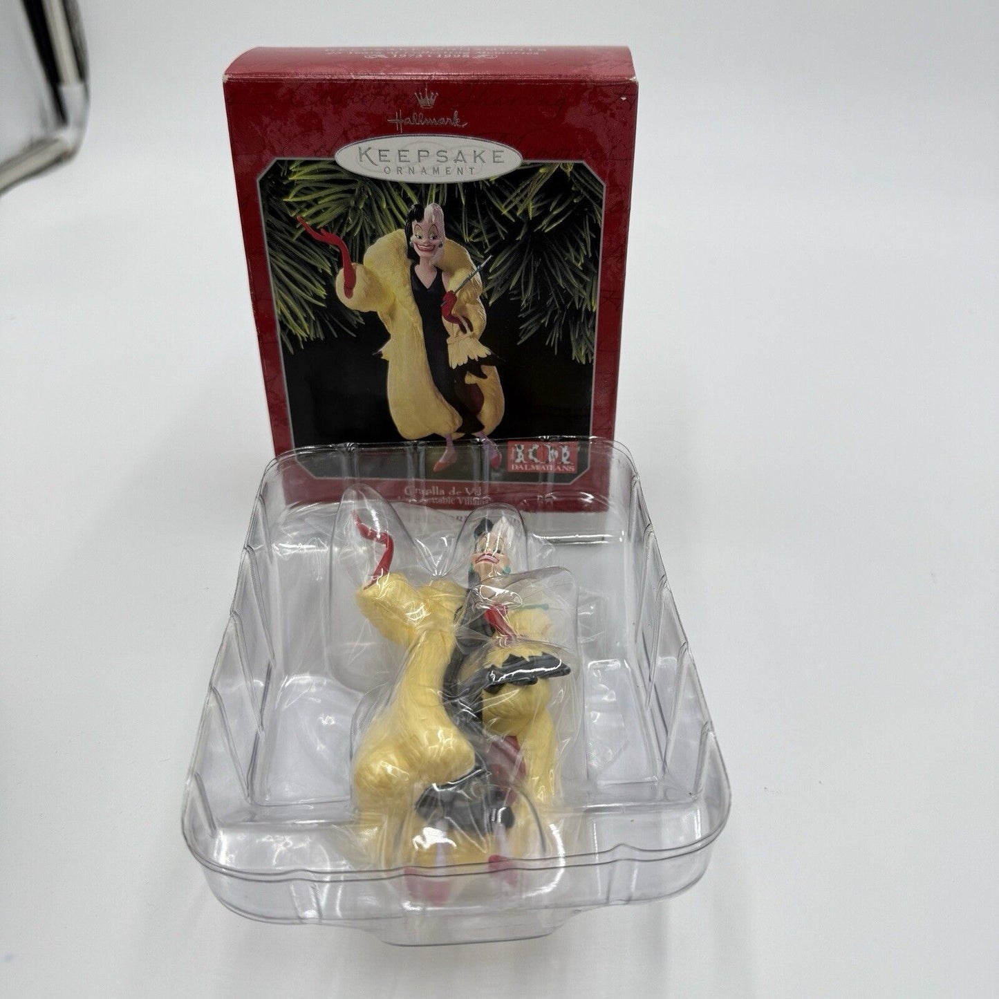 Hallmark Disney Cruella de Vil Unforgettable Villains Series Keepsake Ornament