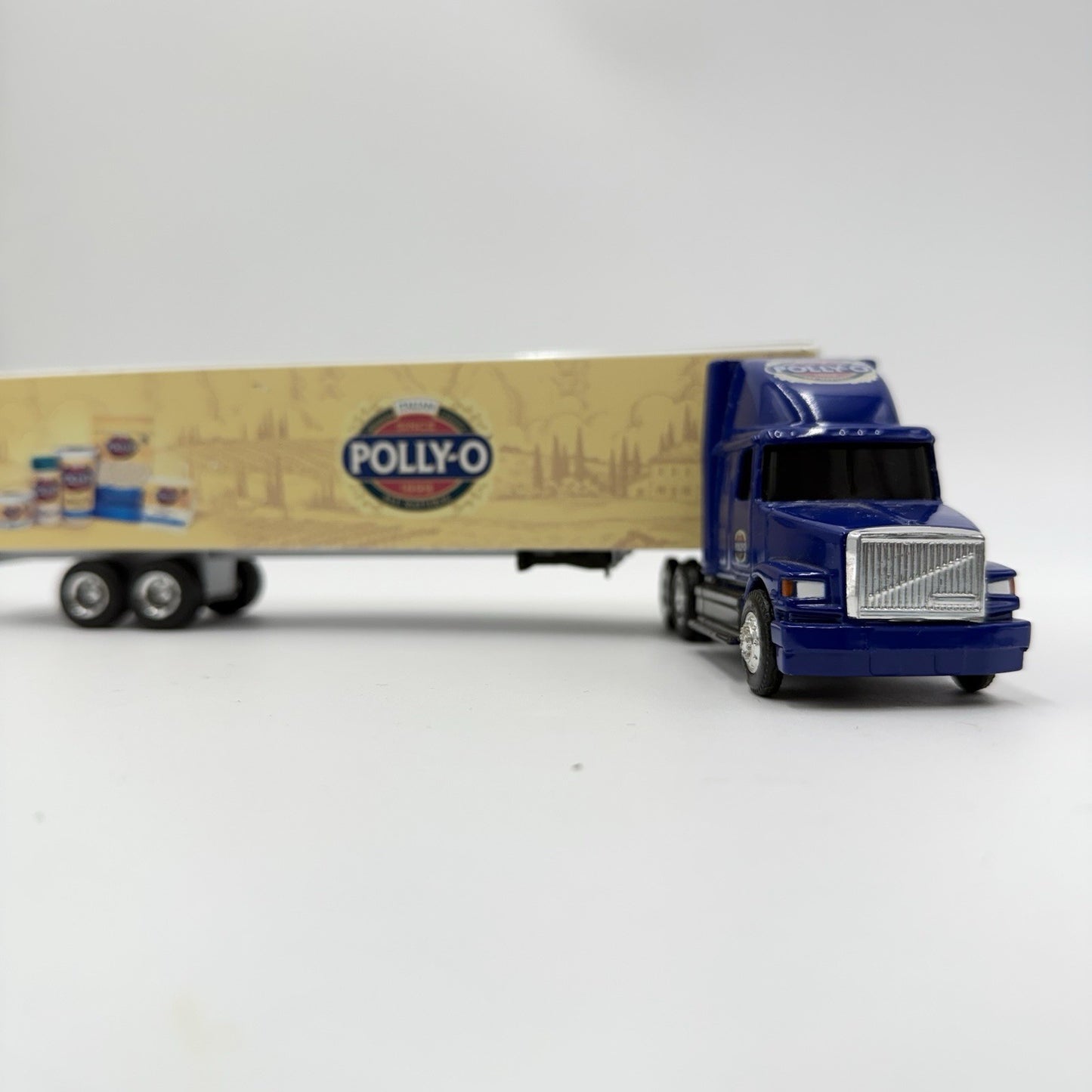 Vintage ERTL 1:64 Scale WHITE GMC Integral Sleeper AERO Polly-O Diecast Truck