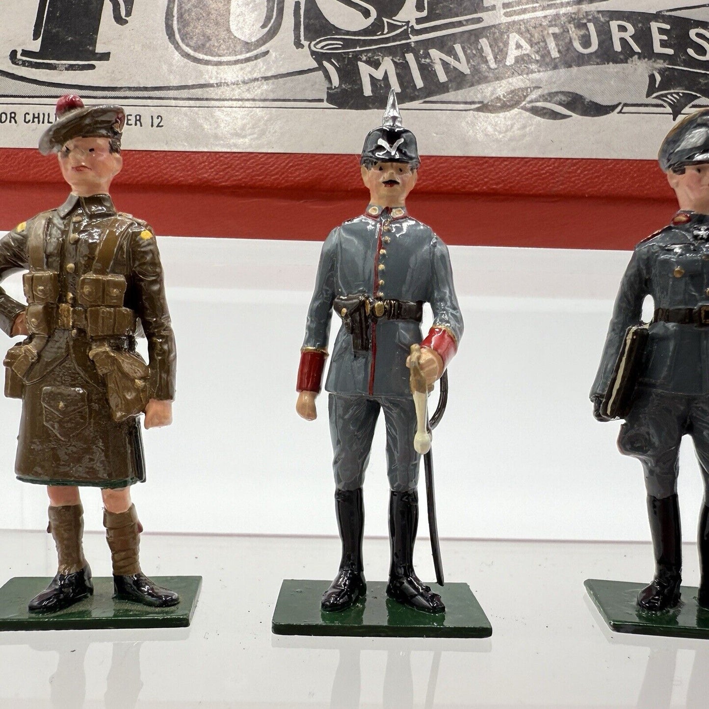 Fusilier miniature hand painted model soldiers traditional made in england metal