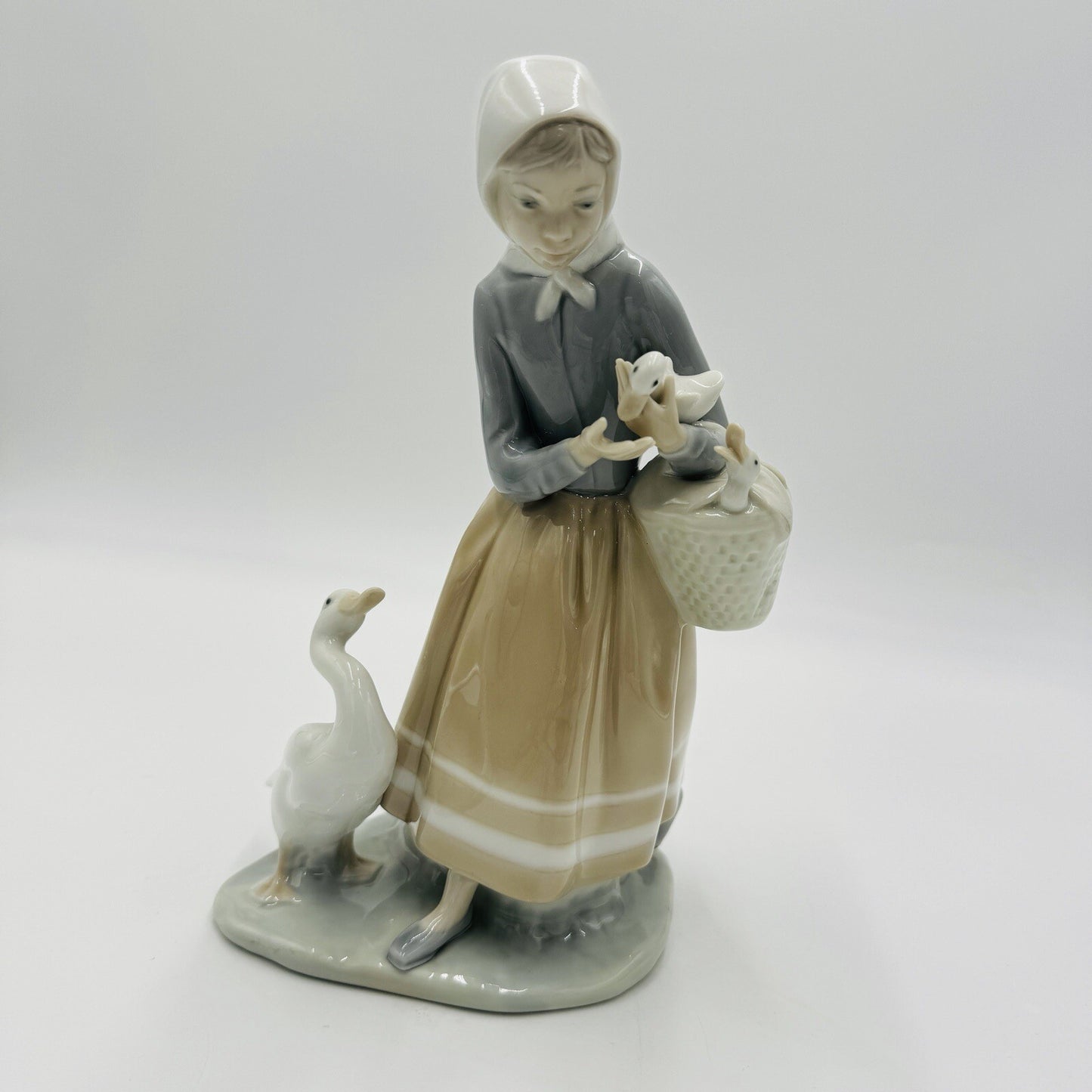 Lladro Shepherdess Girl & Ducks/Geese Basket Porcelain Figurine Spain 9in