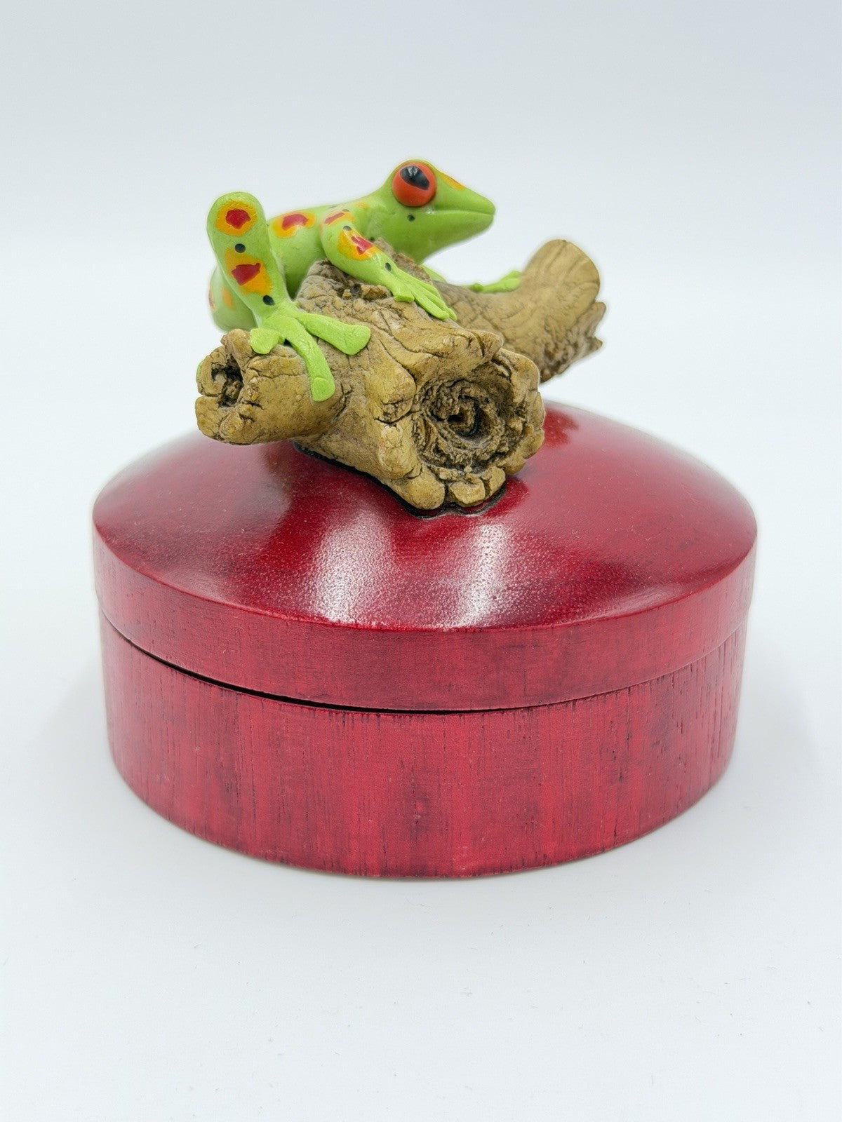 Folk Art Wood Trinket Box Green Tree Frog Resting on Log Round Jewelry Box