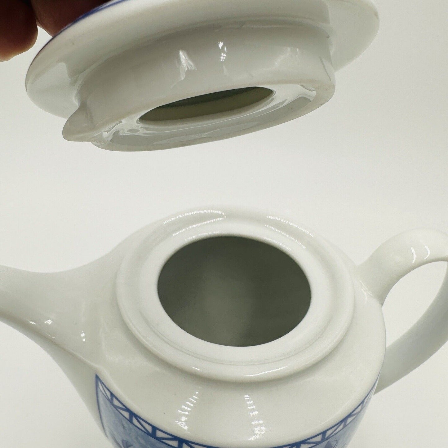 Wedgwood Coffee Pot Mikado Blue and White Porcelain Servewear Vintage Home China