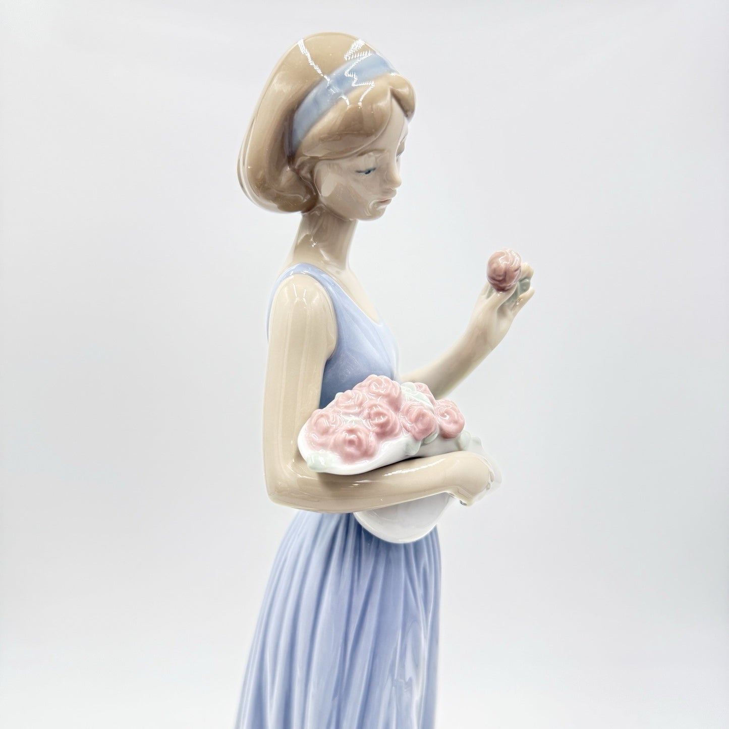 Nao By LLADRO My Little Bouquet Girl Holding Flowers 12.5" Porcelain Figurine Vt