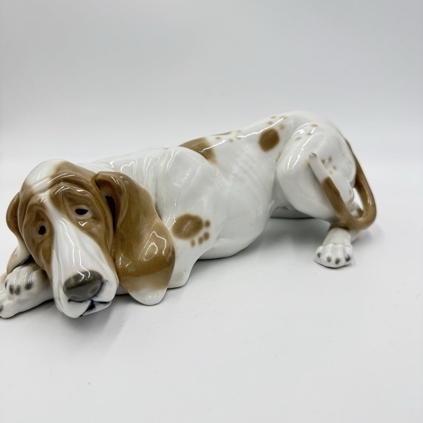 Museo First Edition Porcelain Large Bloodhound Hound Dog by Mann Japan Figurine