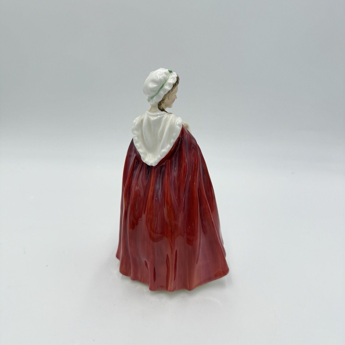Vintage Royal Doulton Porcelain Figurine Bess HN.2002 Antique Painted Lady 7.5”