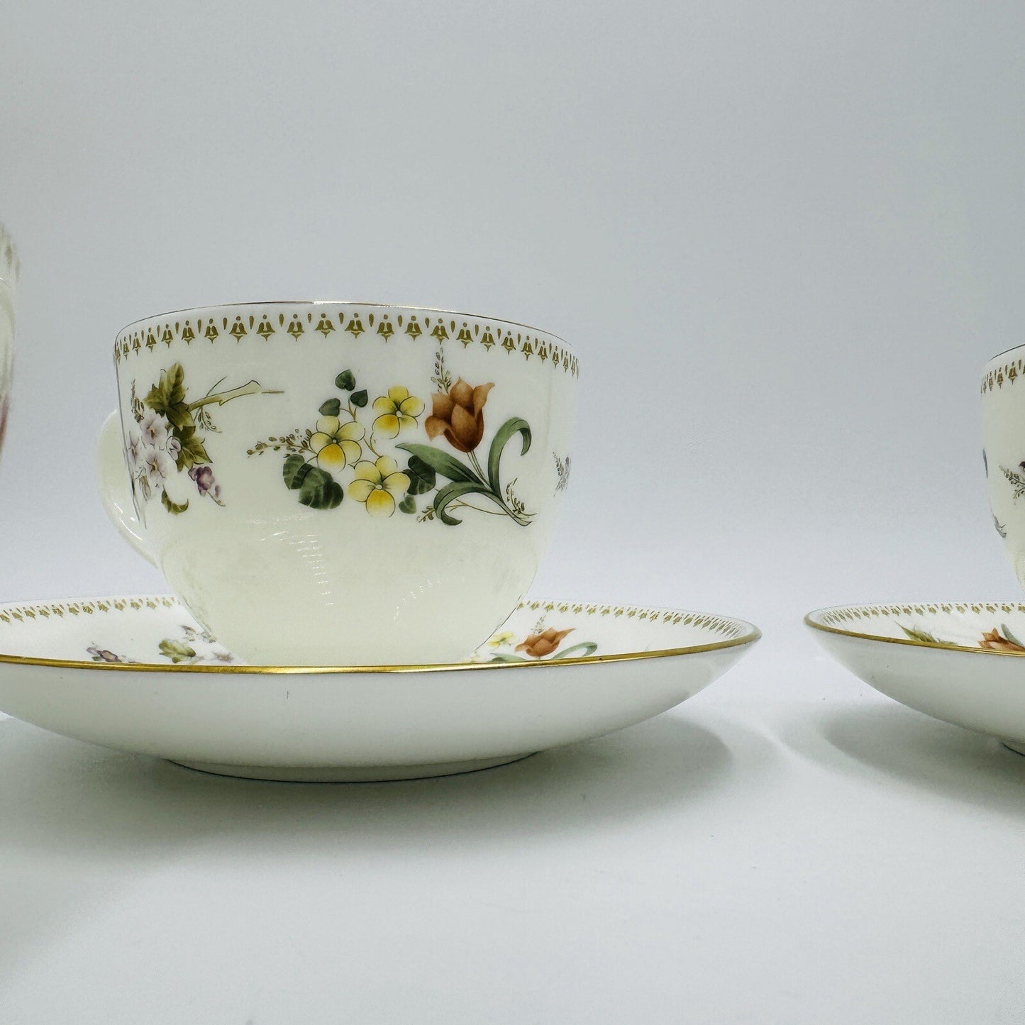 Wedgwood 4 Teacups & Two Saucers Mirabelle R4537 Floral Bone China England