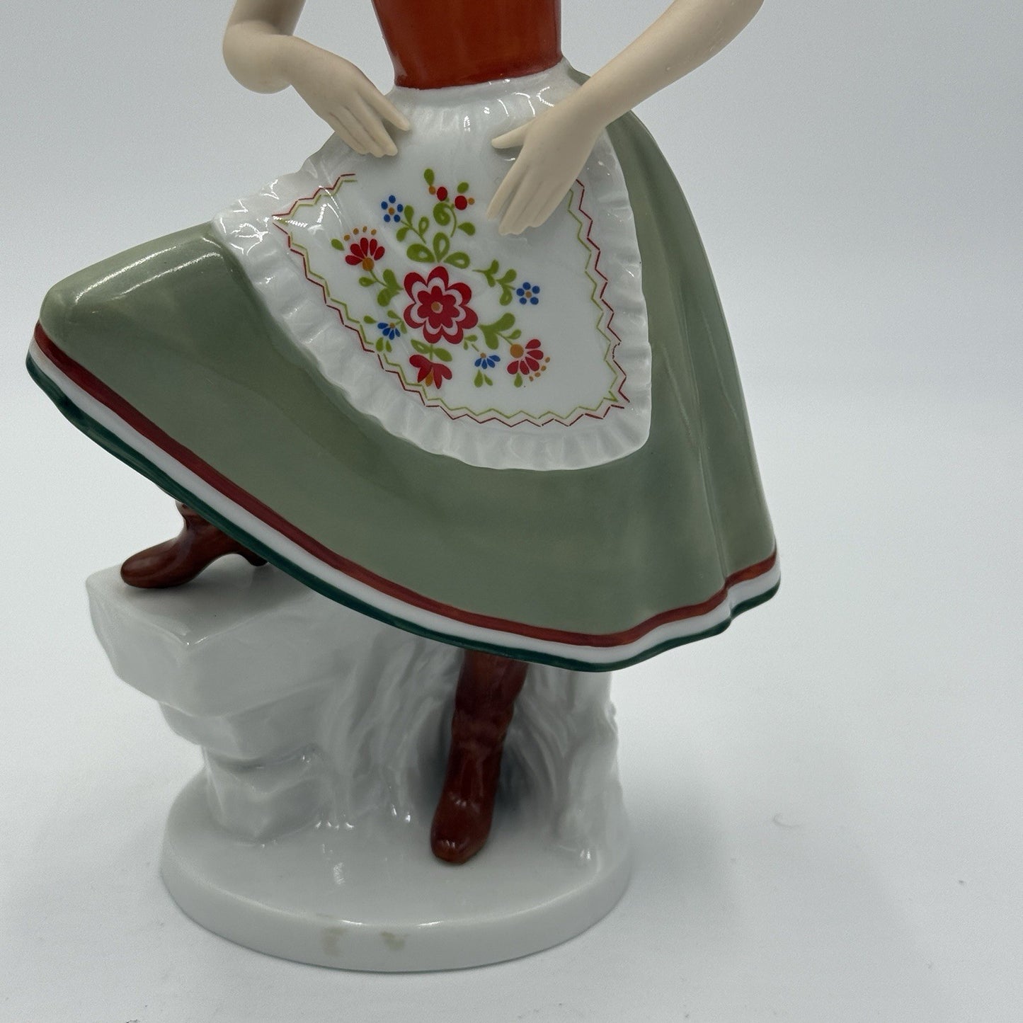 Goebel Germany PIROSCHKA Beauty Around the World Porcelain Figurine Hungary 8.5”
