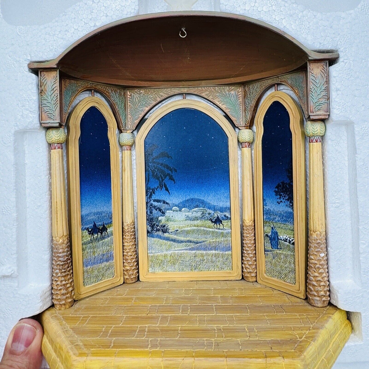 Hallmark 2006 Light of the World Table Decoration 5 Piece Nativity Set