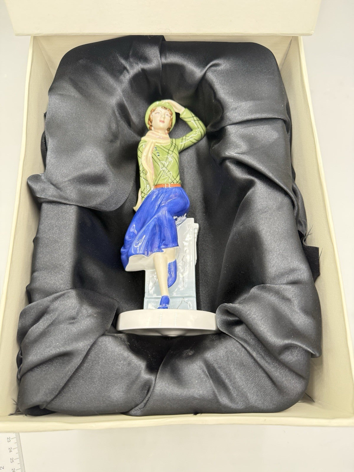 Royal Doulton Bone China Pretty Ladies 2007 Theresa Figurine HN4933 England