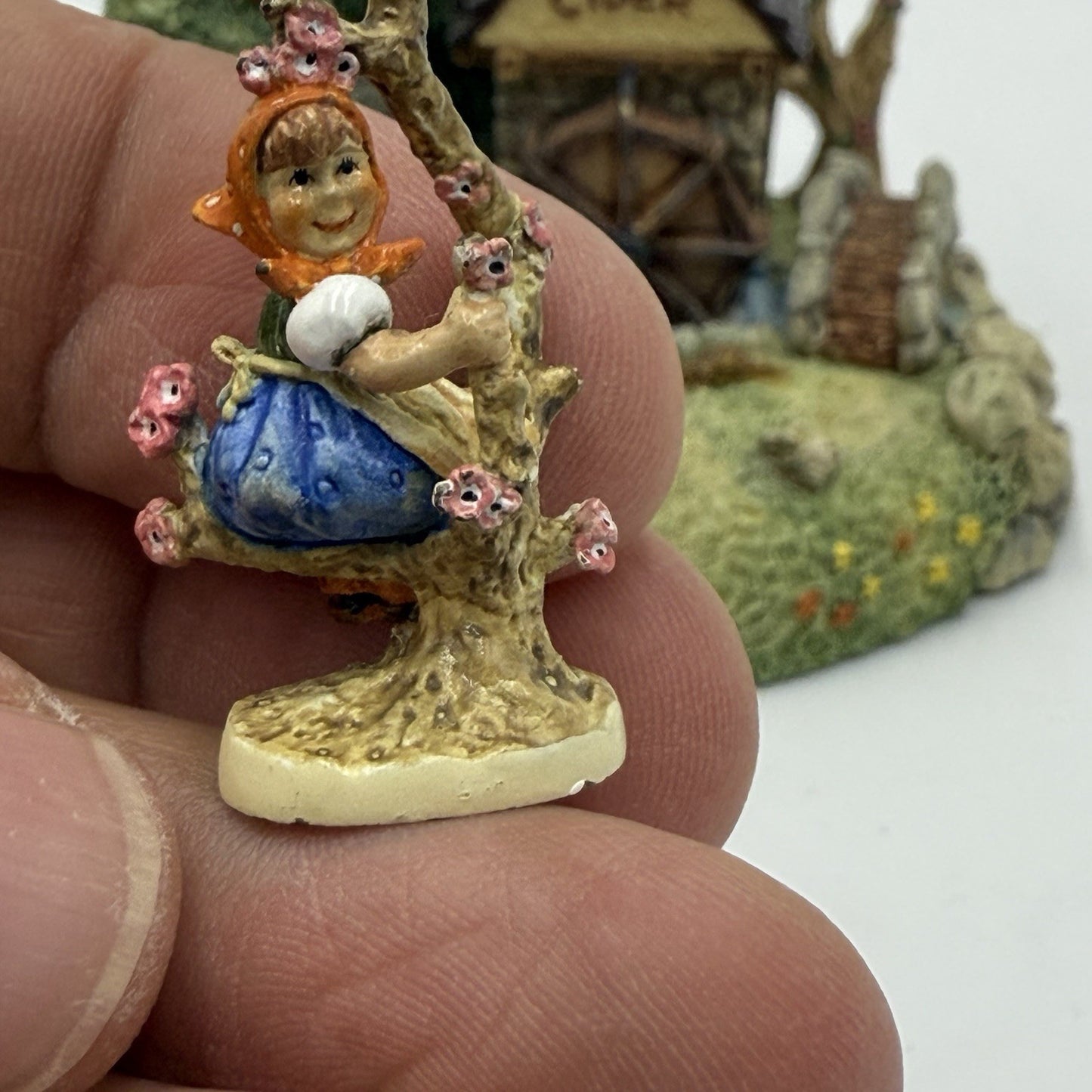 The Danbury Mint Apple Tree Girl Hummel Goebel Miniature 1” Figurines