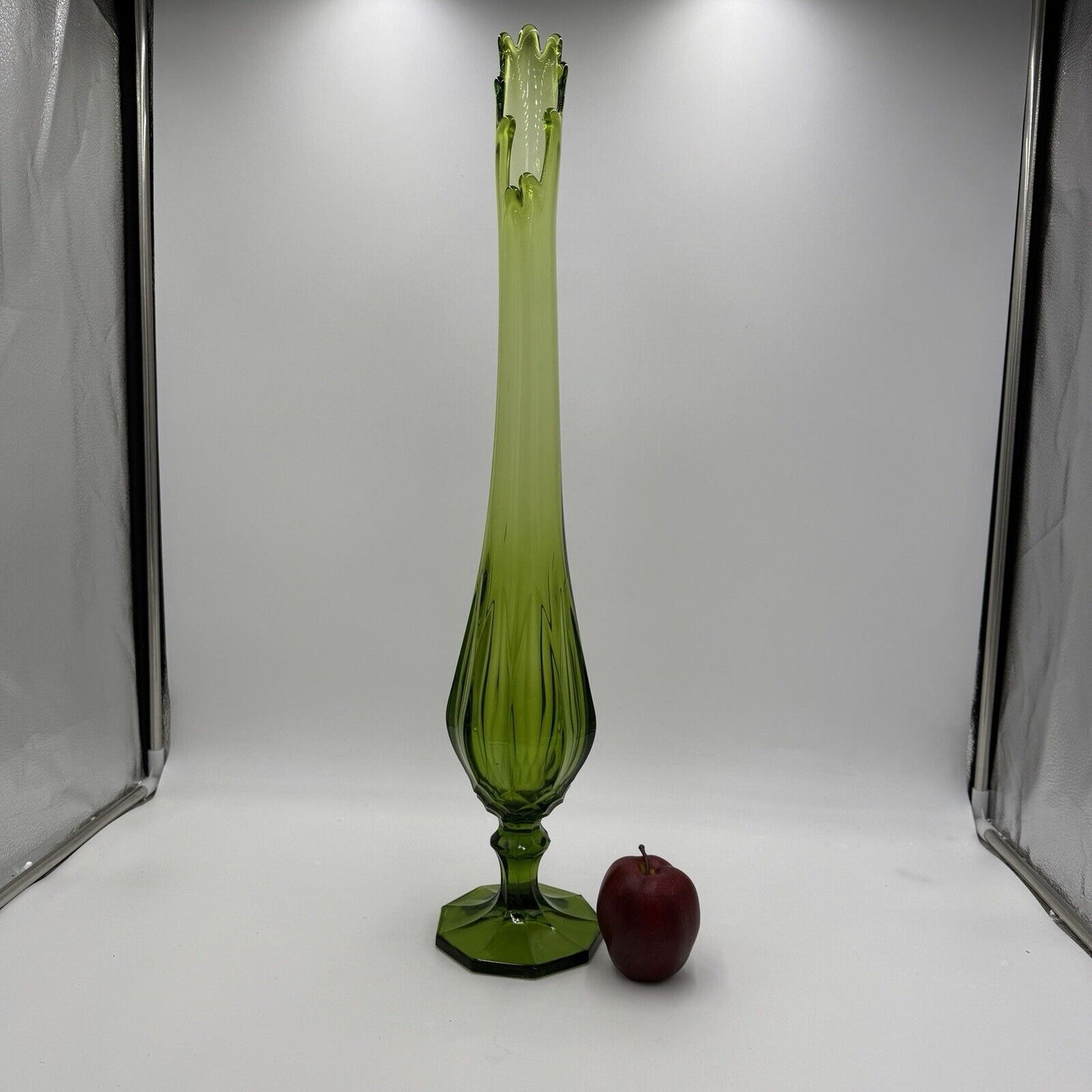L.E. Smith Vase Swung Green Art Glass 25.5in Very Tall Rare Large MCM Vintage