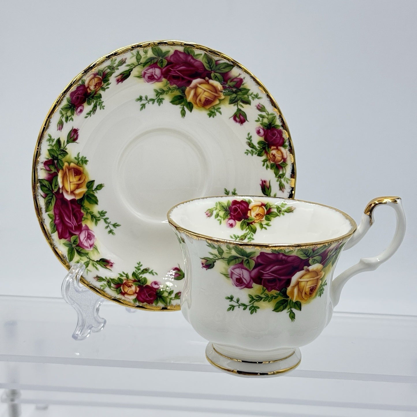 Vintage 1962 Royal Albert Old Country Roses England Porcelain Teacup & Saucer