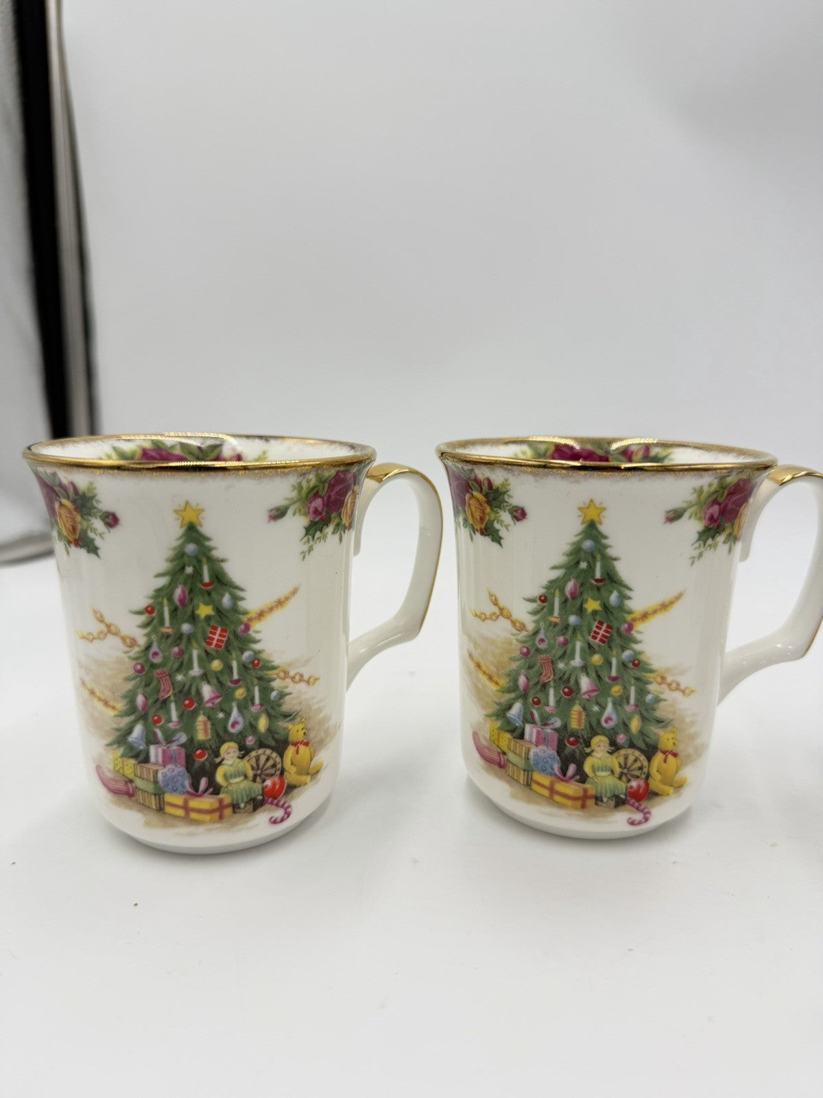 Royal Albert Old Country Roses Christmas Magic Porcelain England Coffee Mugs Set