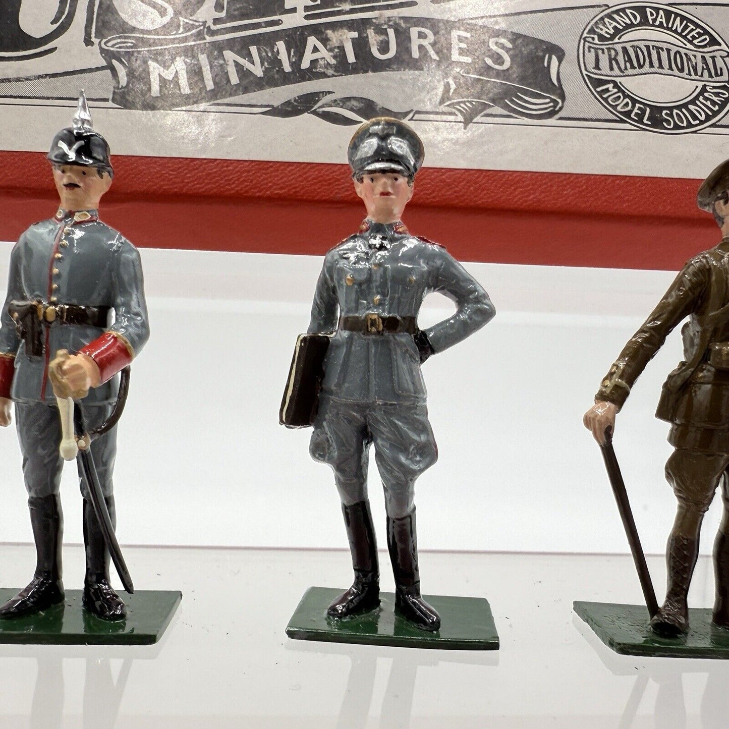 Fusilier miniature hand painted model soldiers traditional made in england metal