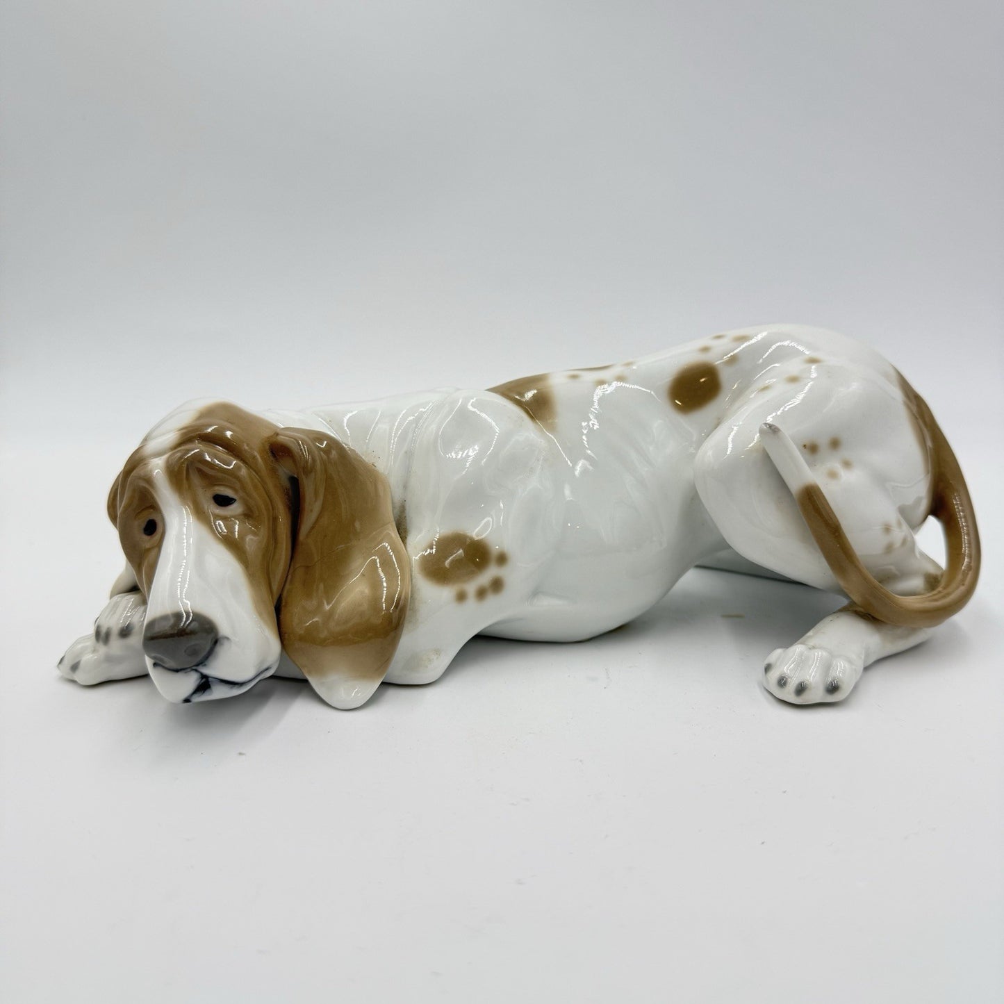 Museo First Edition Porcelain Large Bloodhound Hound Dog by Mann Japan Figurine
