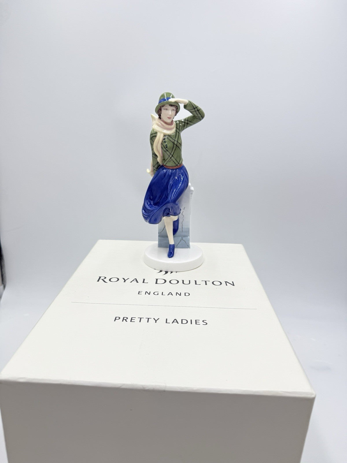 Royal Doulton Bone China Pretty Ladies 2007 Theresa Figurine HN4933 England