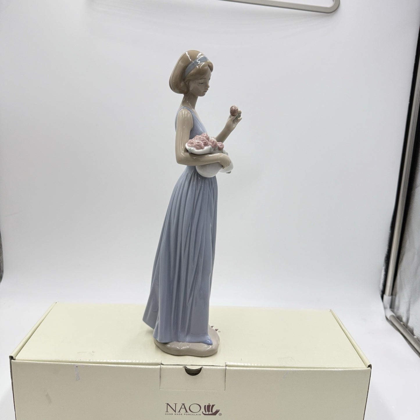 Nao By LLADRO My Little Bouquet Girl Holding Flowers 12.5" Porcelain Figurine Vt