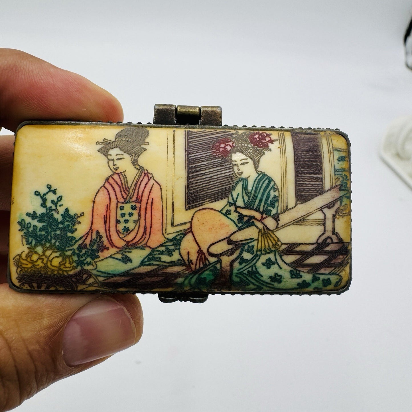 Antique Japanese Hand Carved Trinket Box Geishas Portrait Painted Miniature 3in