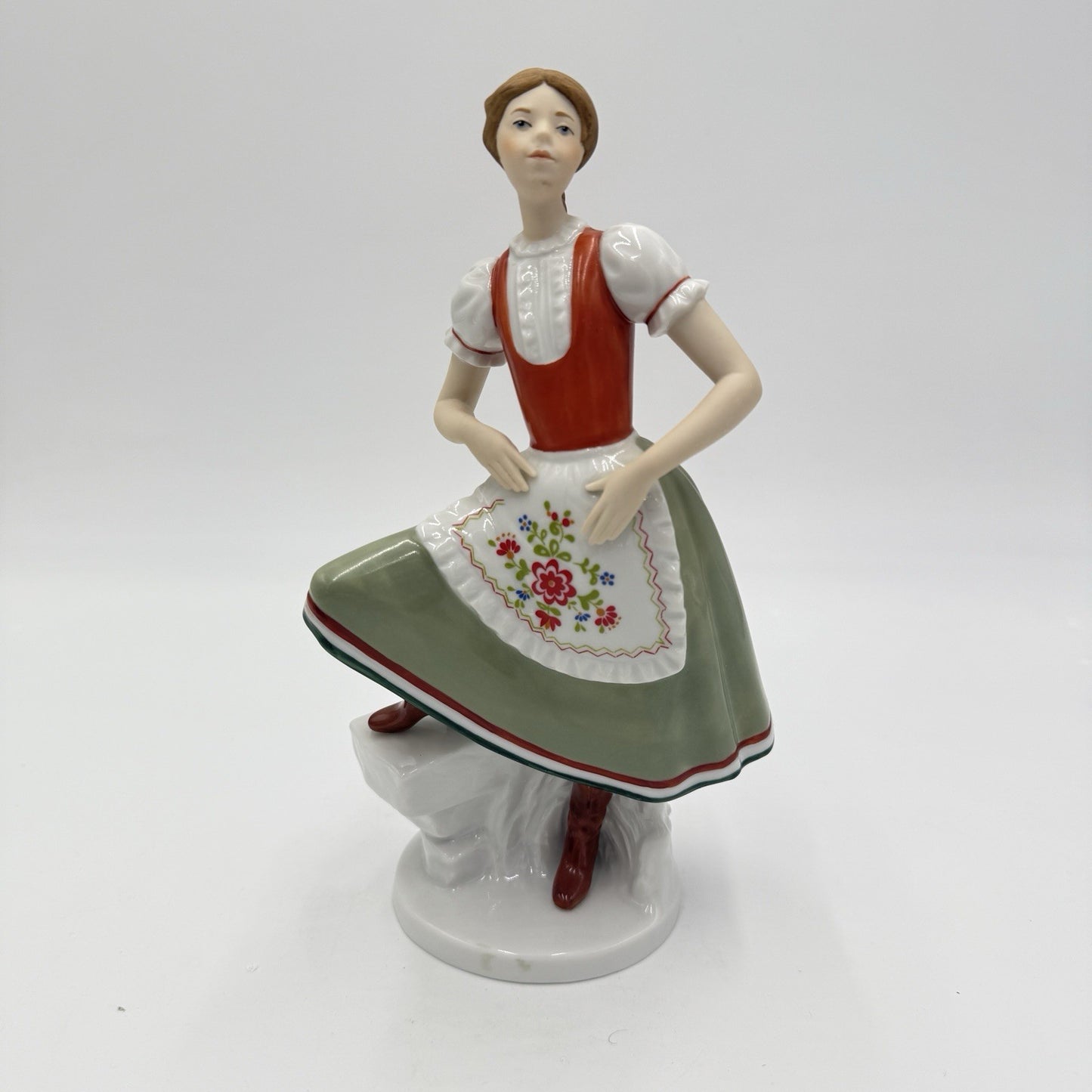Goebel Germany PIROSCHKA Beauty Around the World Porcelain Figurine Hungary 8.5”