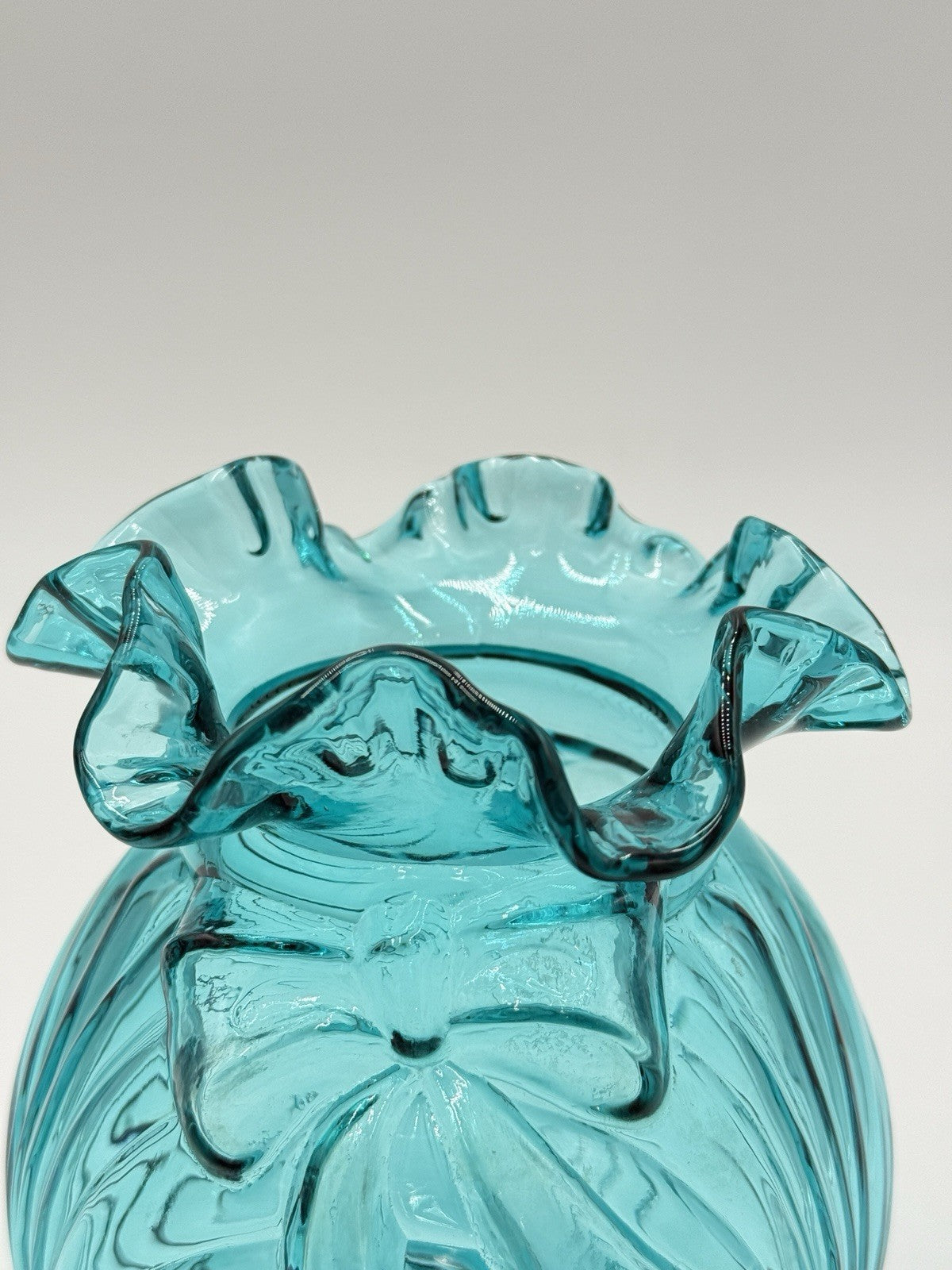 Vtg Fenton Art Glass Turquoise Teal Caprice Swirl w Bow Ruffled Edge Vase 6.5”