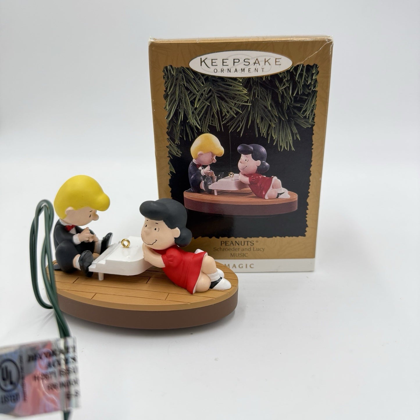 Hallmark Keepsake 1999 Peanuts Schroeder & Lucy Piano Animated Magic Ornament