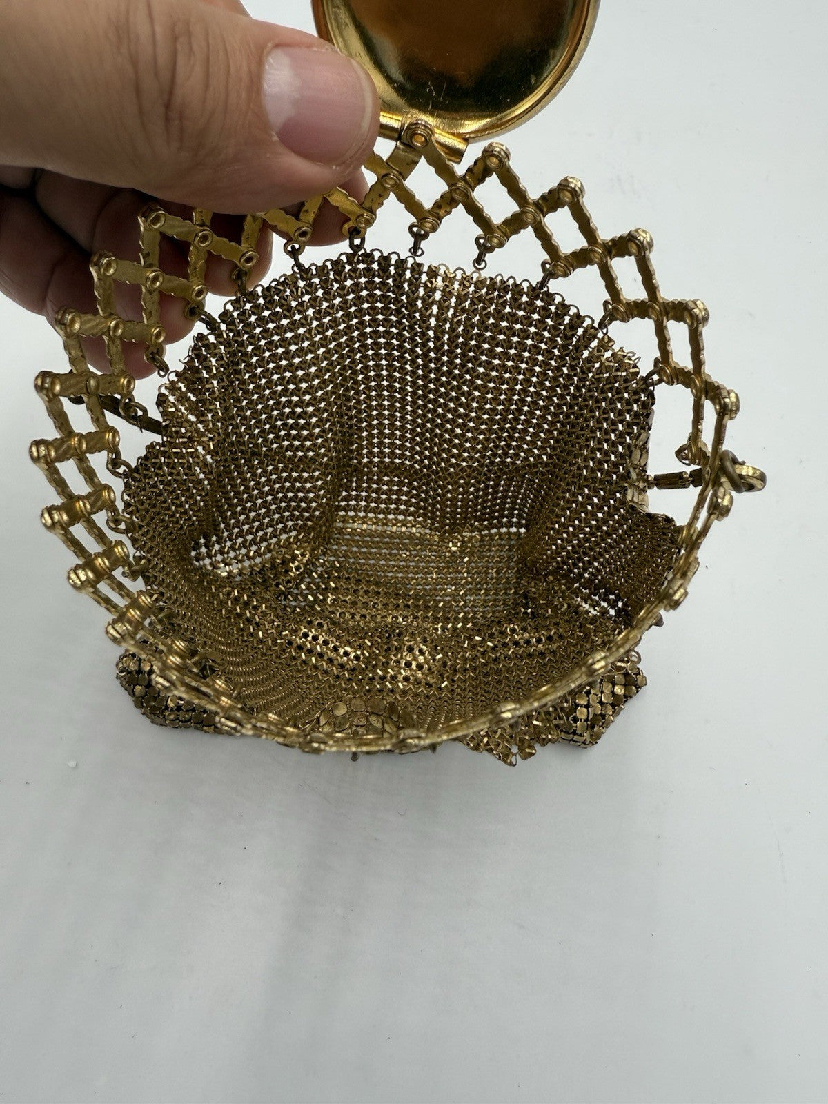 Vintage Whiting & Davis Gold Mesh Beggars Evening Bag Purse Expandable Gate Top