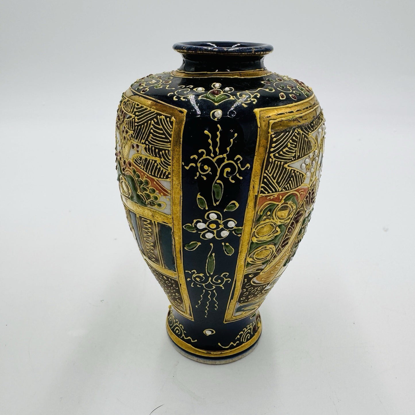 Antique Japanese Satsuma Moriage Mini VASE 5in MEIJI PERIOD KINKOZAN TSUKURU