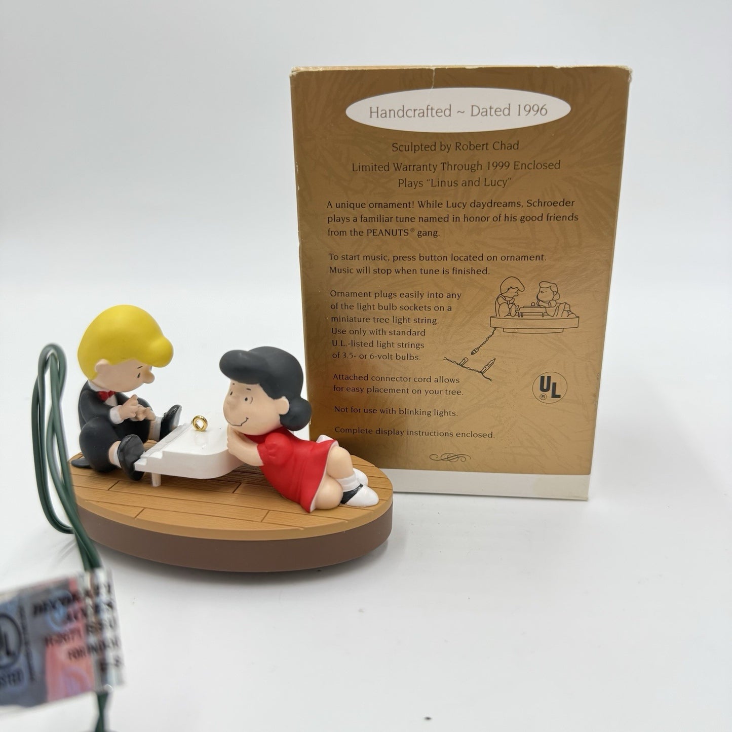 Hallmark Keepsake 1999 Peanuts Schroeder & Lucy Piano Animated Magic Ornament
