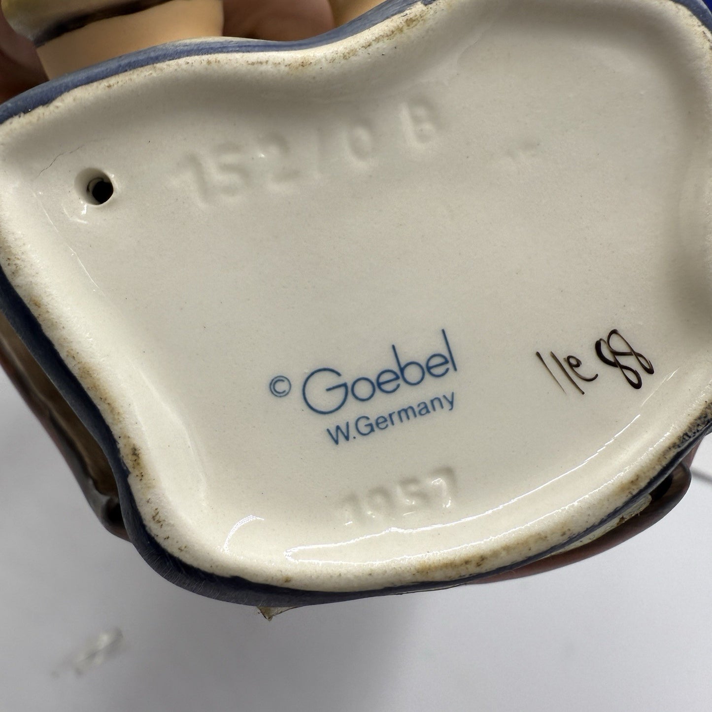 Goebel Hummel Umbrella Boy & Girl Porcelain Figurine 4 3/4” Germany Box /COA