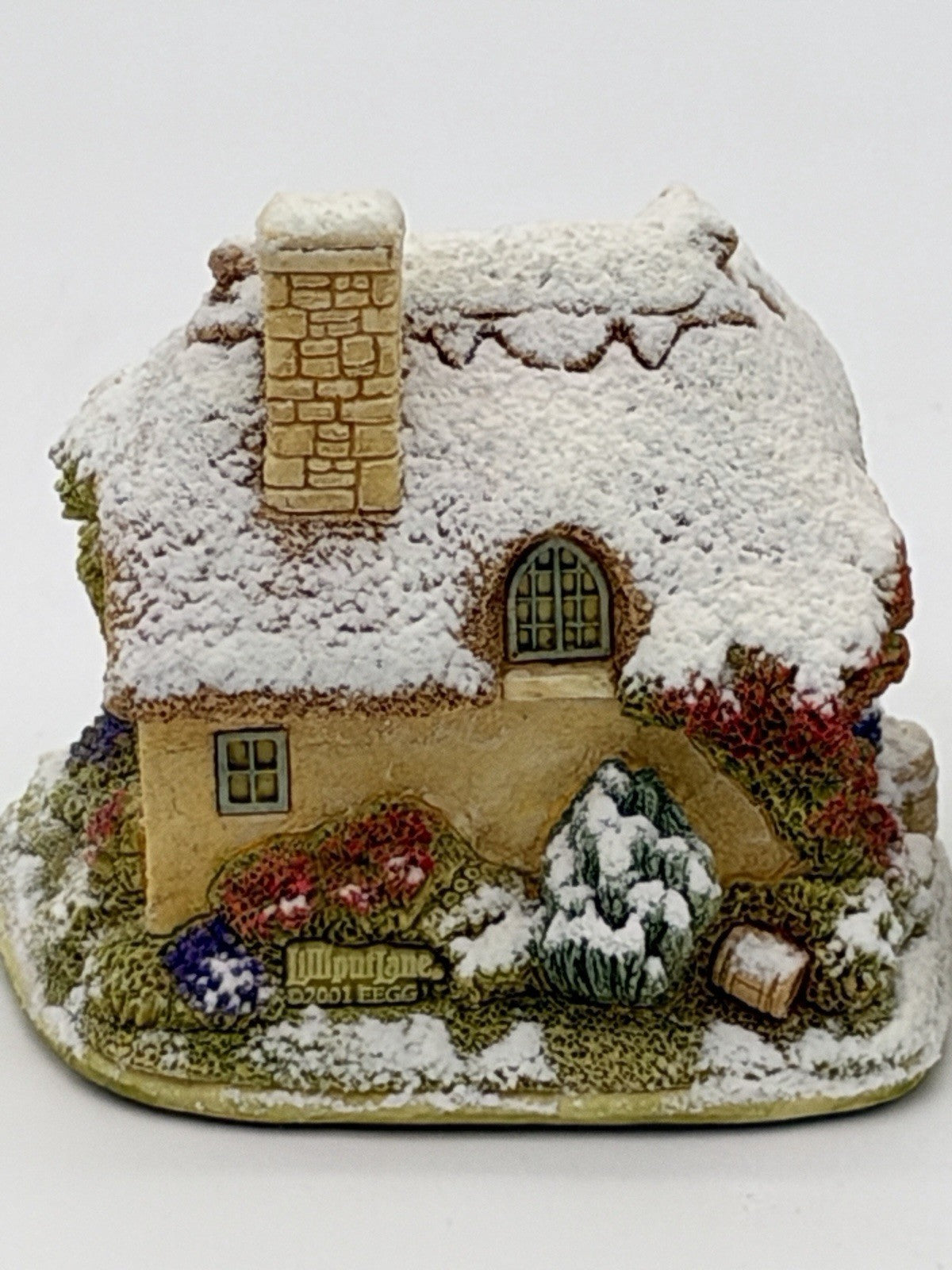 Lilliput Lane Winter Warmer cottage Ice to Meet You 2001 England Figurines 2”