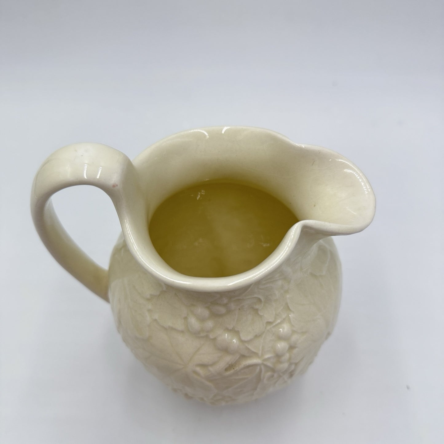 1954 Wedgwood & Barlaston Etruria Strawberry & Vine 7”Pitcher Jug Embossed