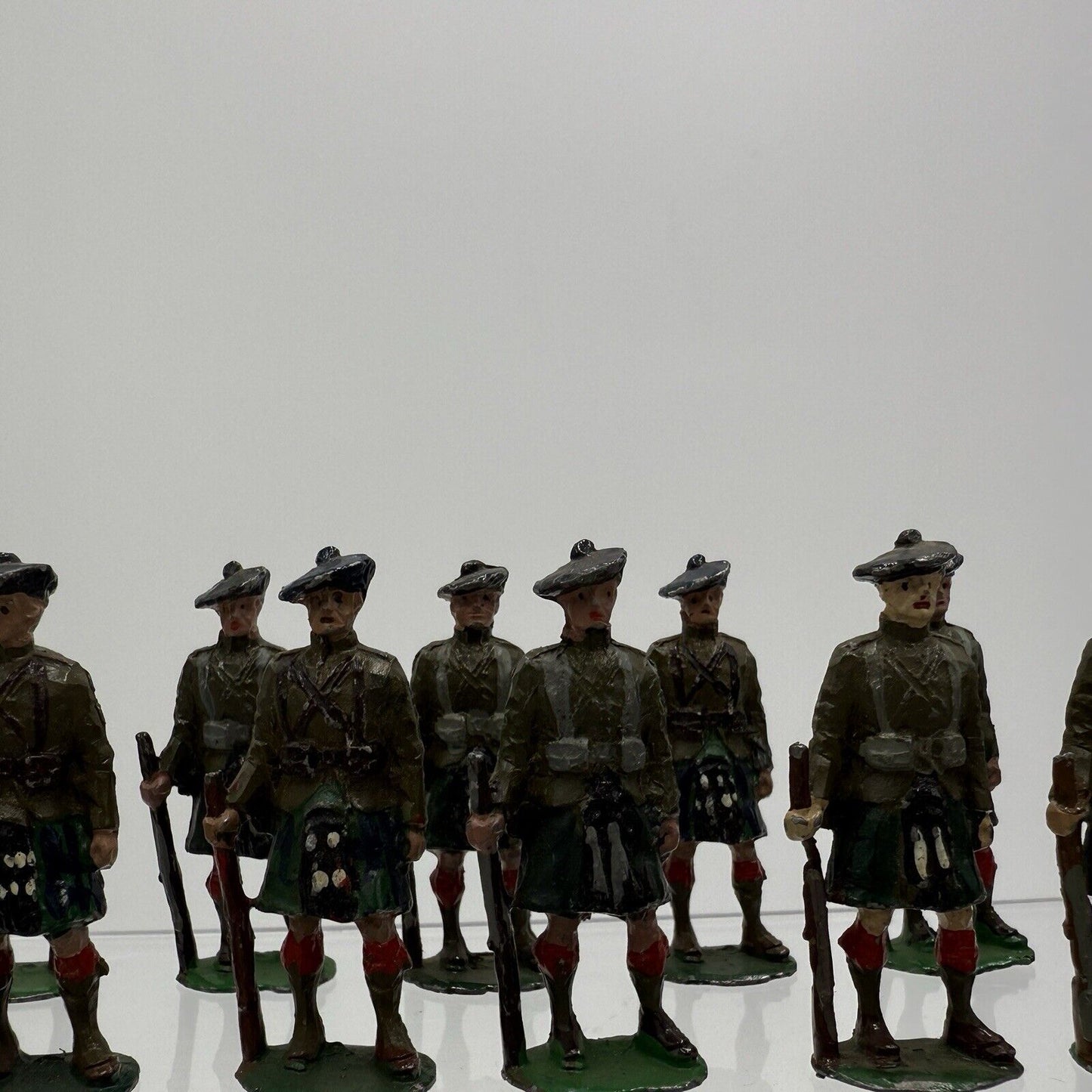 Vintage Eire Scottish Army Infantry Metal Painted Soldiers Figurines Toys 48 PCs