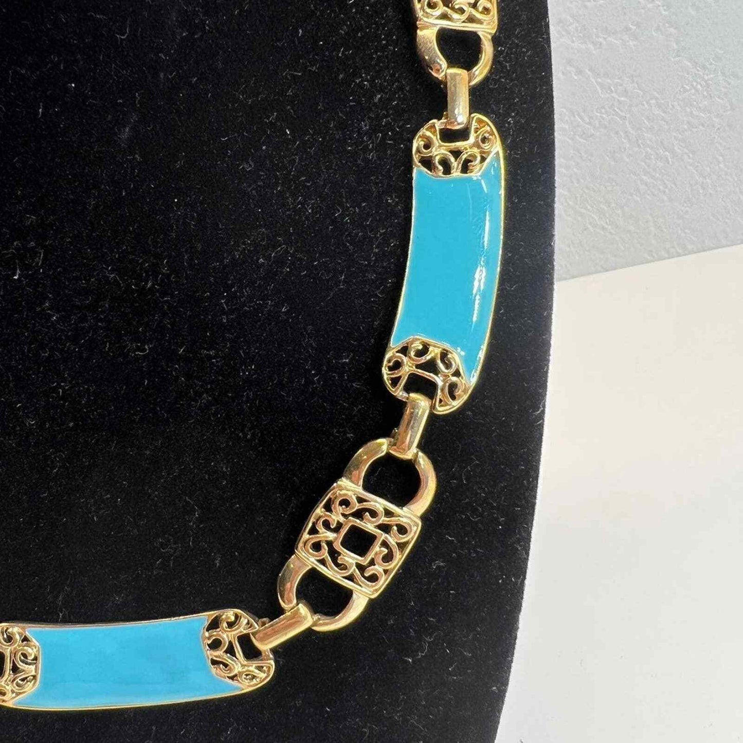 Necklace Turquoise Women's Jewelry Metal Silver Tone Settings Hangs Flat