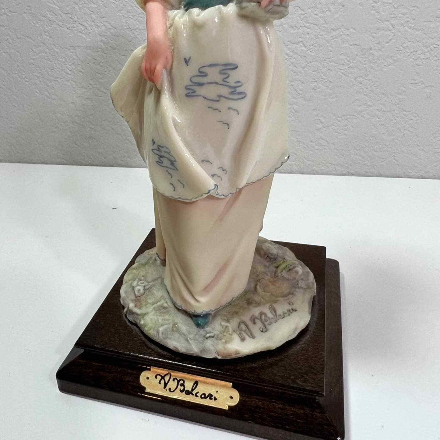 Capodimonte A. Belcari Figurine Dear Young Girl Holding Ducks 1985 Signed Italy