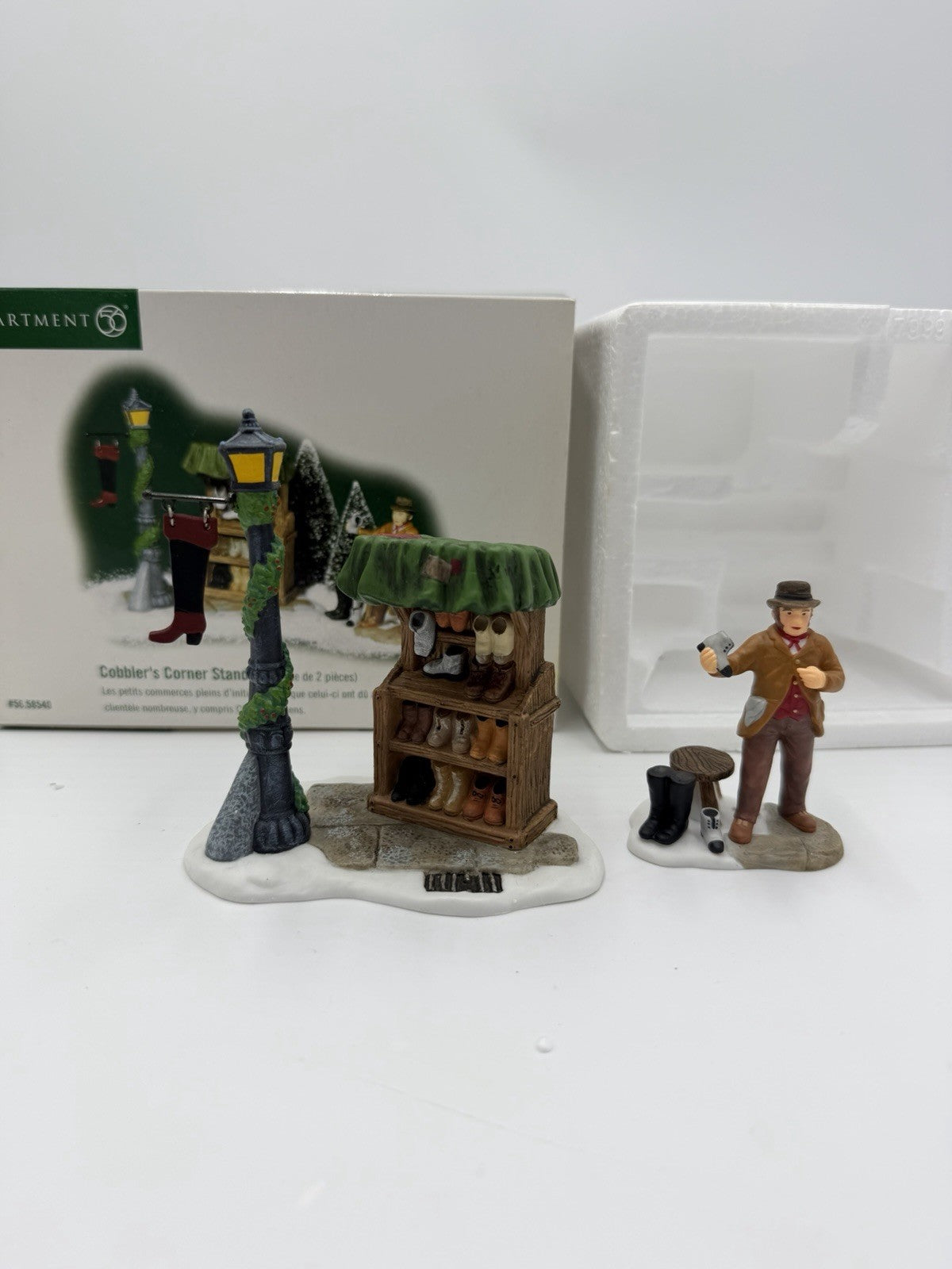 Department56 Cobbler's Corner Stand Dickens Village Christmas  W/Box 2 Figurines