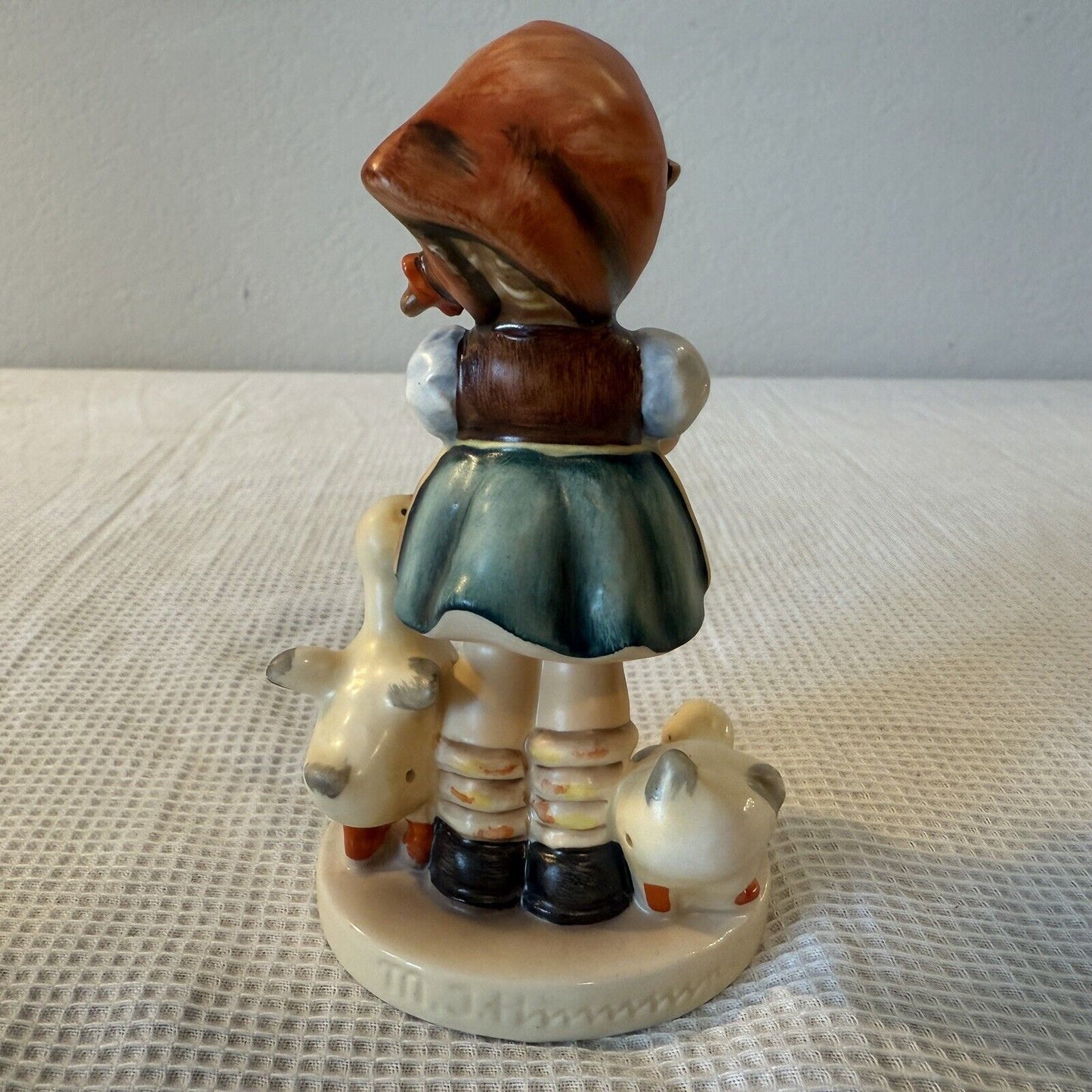 Goebel Hummel Figurine # 197 2/0 Be Patient Girl with Geese 1984 Vintage H.B.