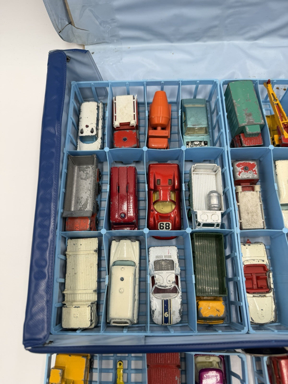 Vintage 1968 Official Lesney Matchbox Deluxe Collector Case Full Of Lesney Cars