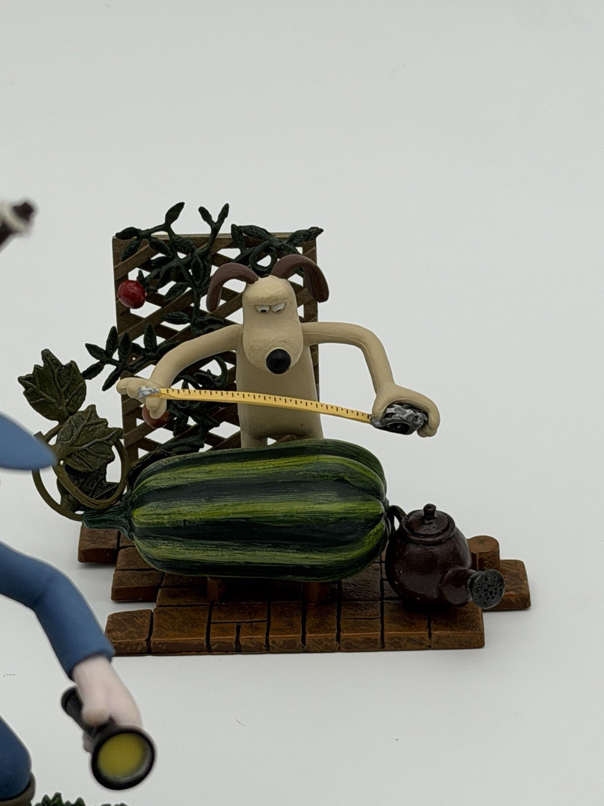 Wallace and Gromit CURSE of the WERE-RABBIT Cauliflower Carrot Collector Set