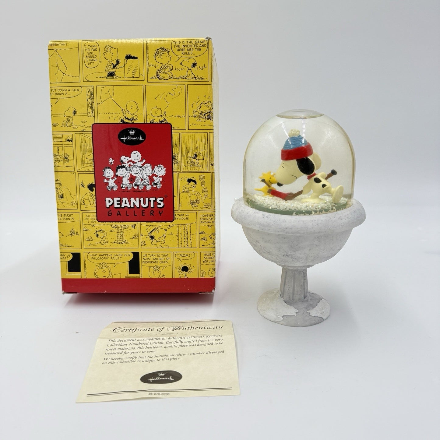 Rare Hallmark Peanuts Gallery Snow globe Winter Games 2001 Box/COA 7”