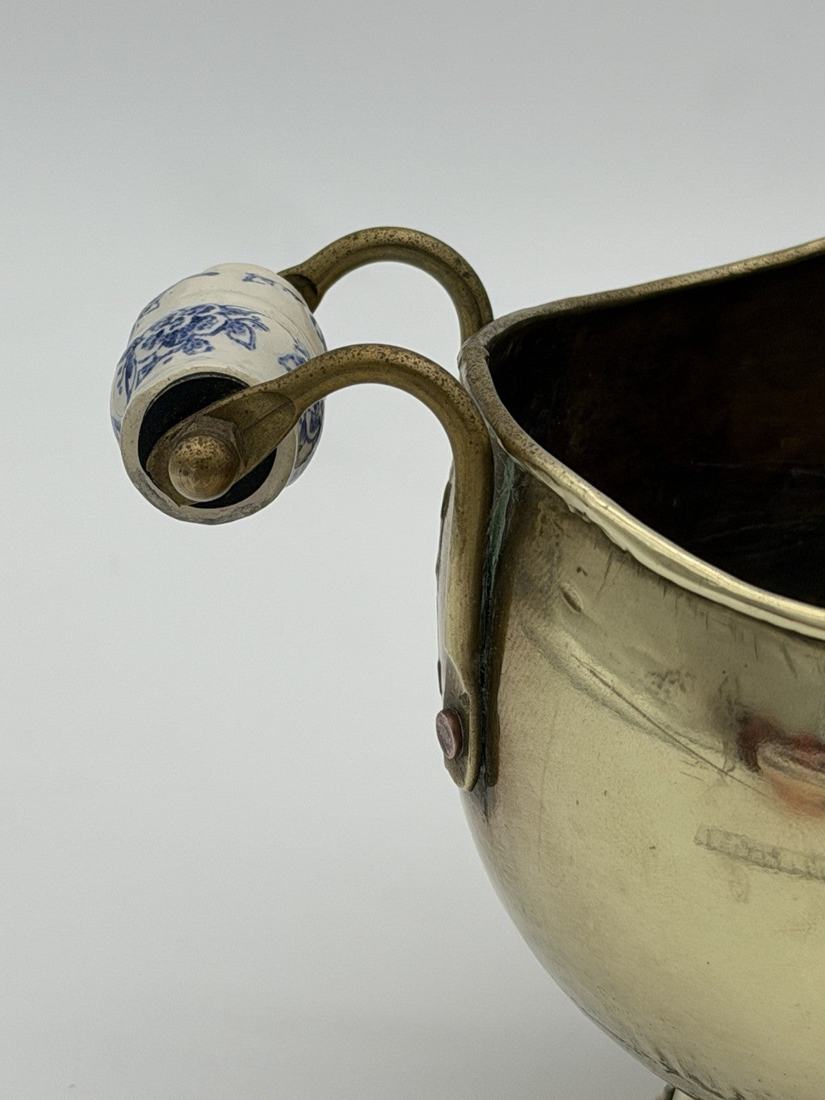 Vintage Delft Holland Brass Ash Scuttle Bucket Lion Head Porcelain Handle 9.5”H