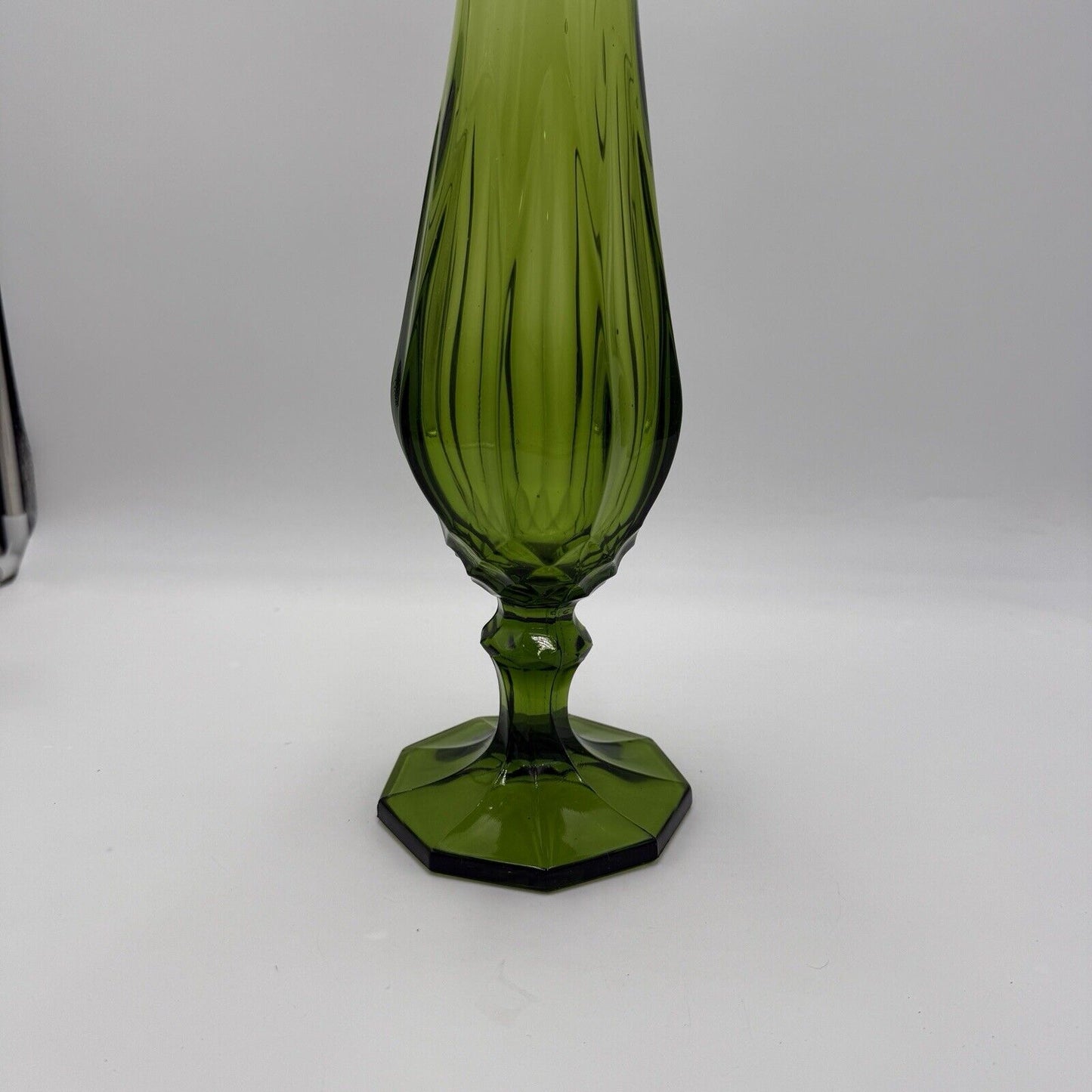 L.E. Smith Vase Swung Green Art Glass 25.5in Very Tall Rare Large MCM Vintage