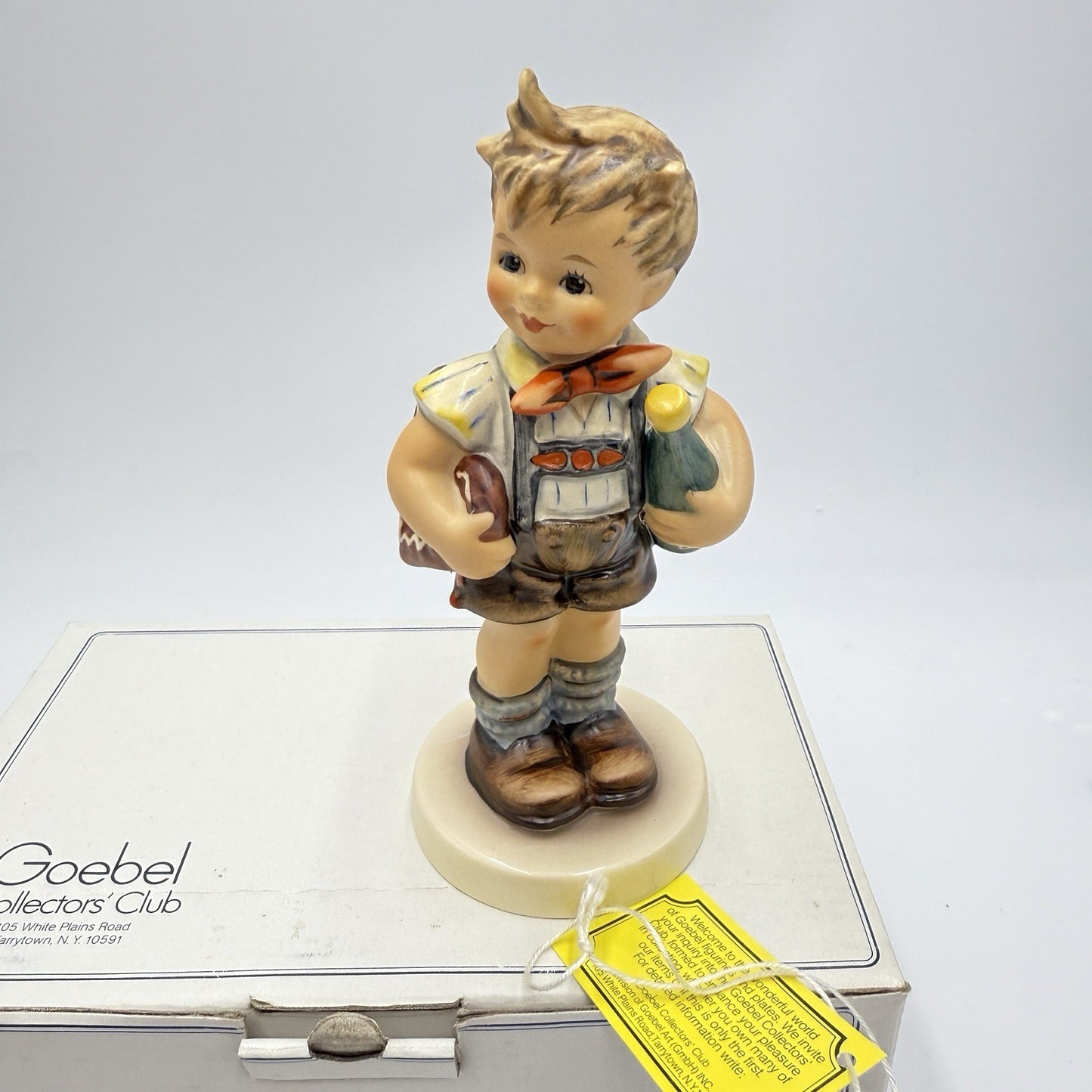 Hummel # 399 Goebel Germany Figurine Valentine Joy" Collectors' Club 1979 w/Box