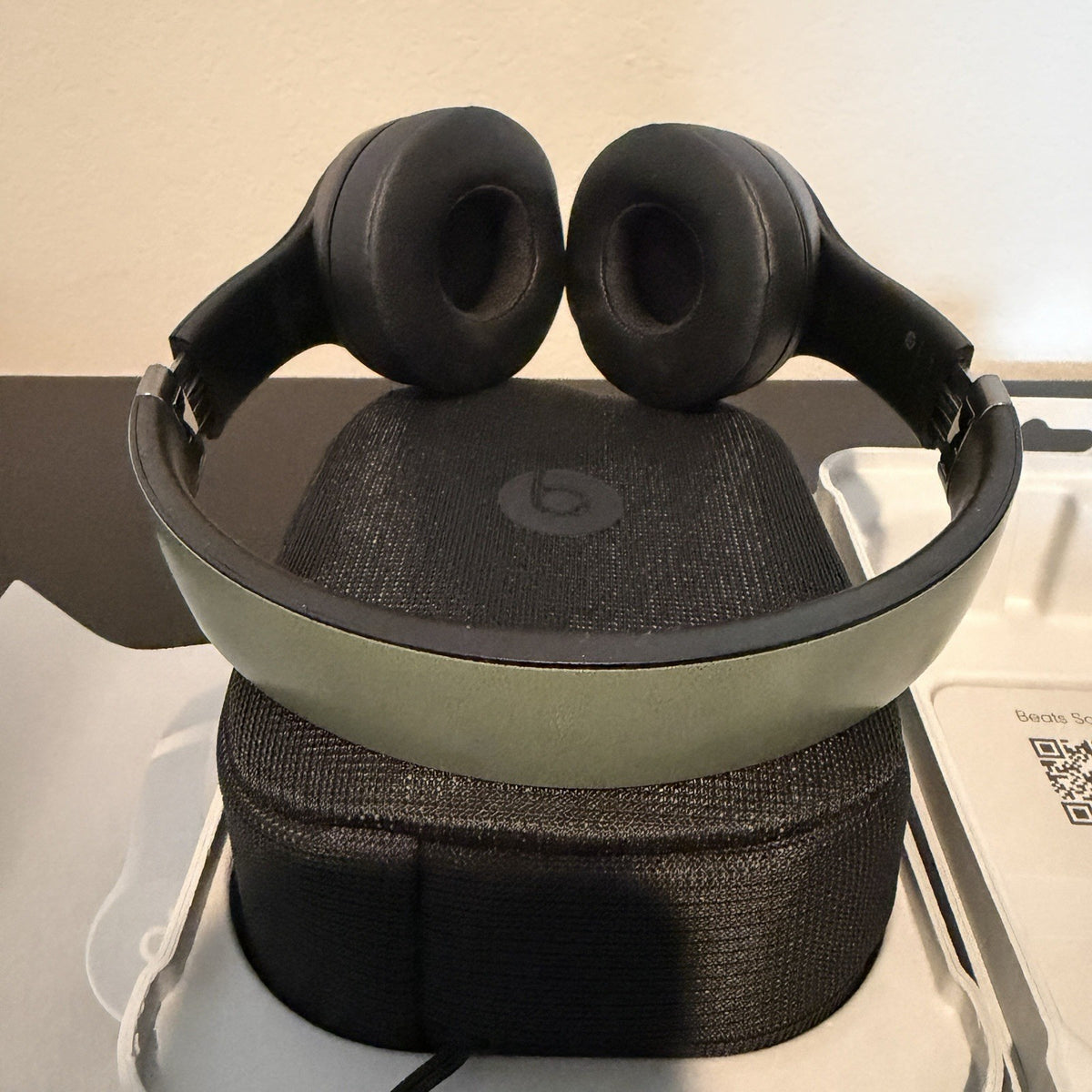 Beats Solo4 Wireless On-Ear Headphones Bluetooth Headphones - Olive Green