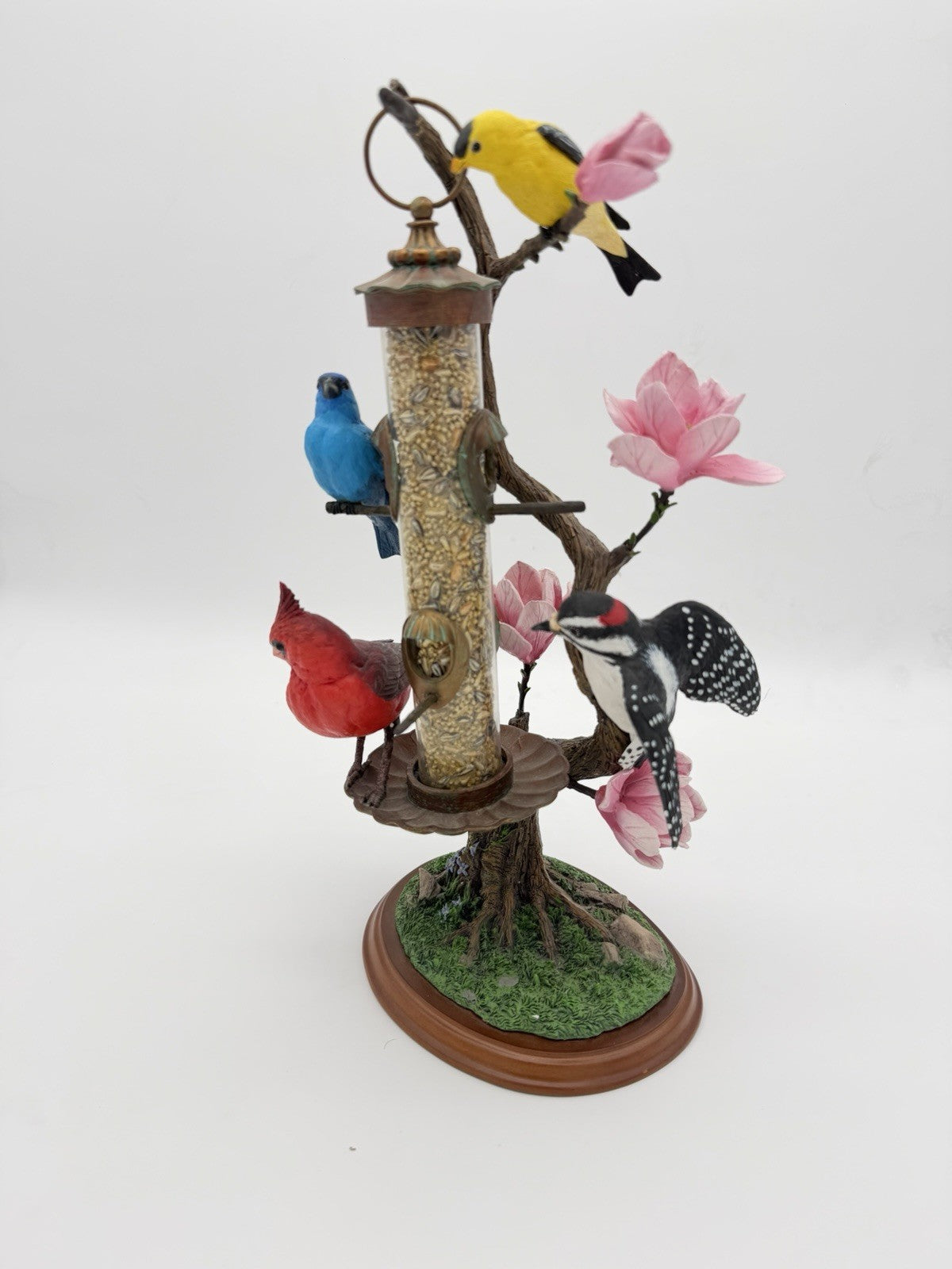 Danbury Mint Backyard Splendor By Bob Guge Feeder 12”H Birds Sculpture Painted