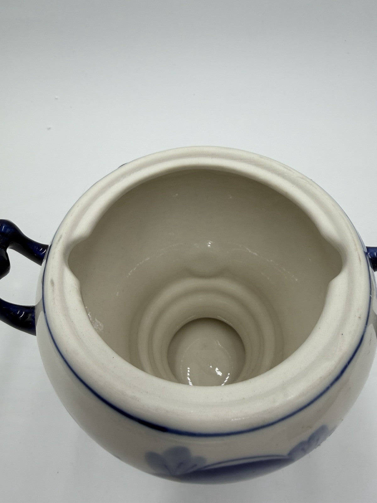 Vtg USSR Porcelain GZHEL Samovar White Blue 8.5” Handmade Tea Urn Floral