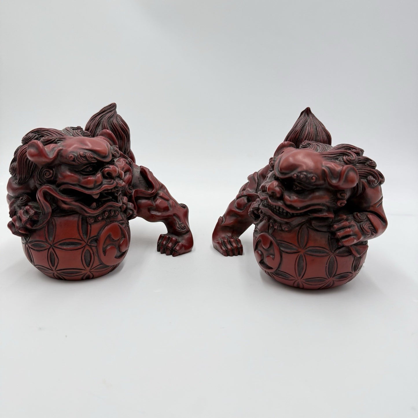 20TH Century CHINESE FOO DOGS RESIN CINNABAR Good Luck Bookends Large Figurines