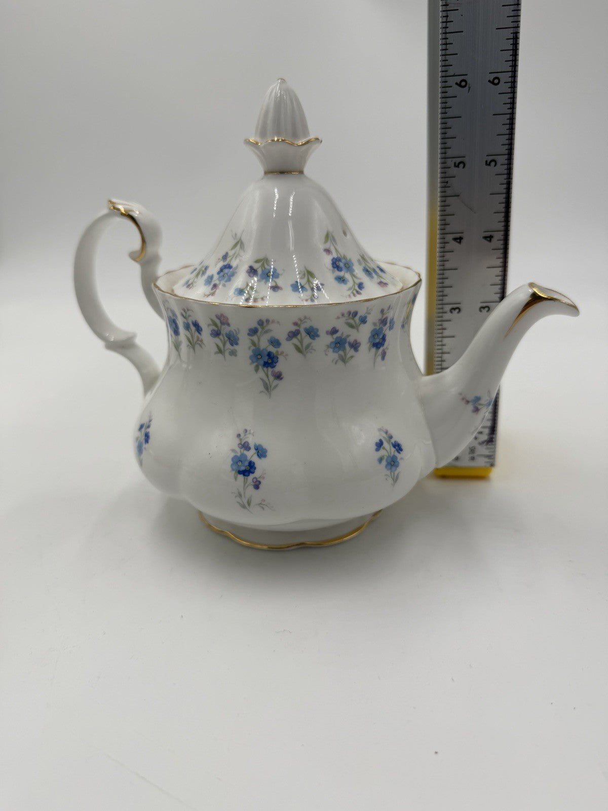 Royal Albert England Floral Memory Lane Bone China Teapot 6 Cup Vintage W/Lid