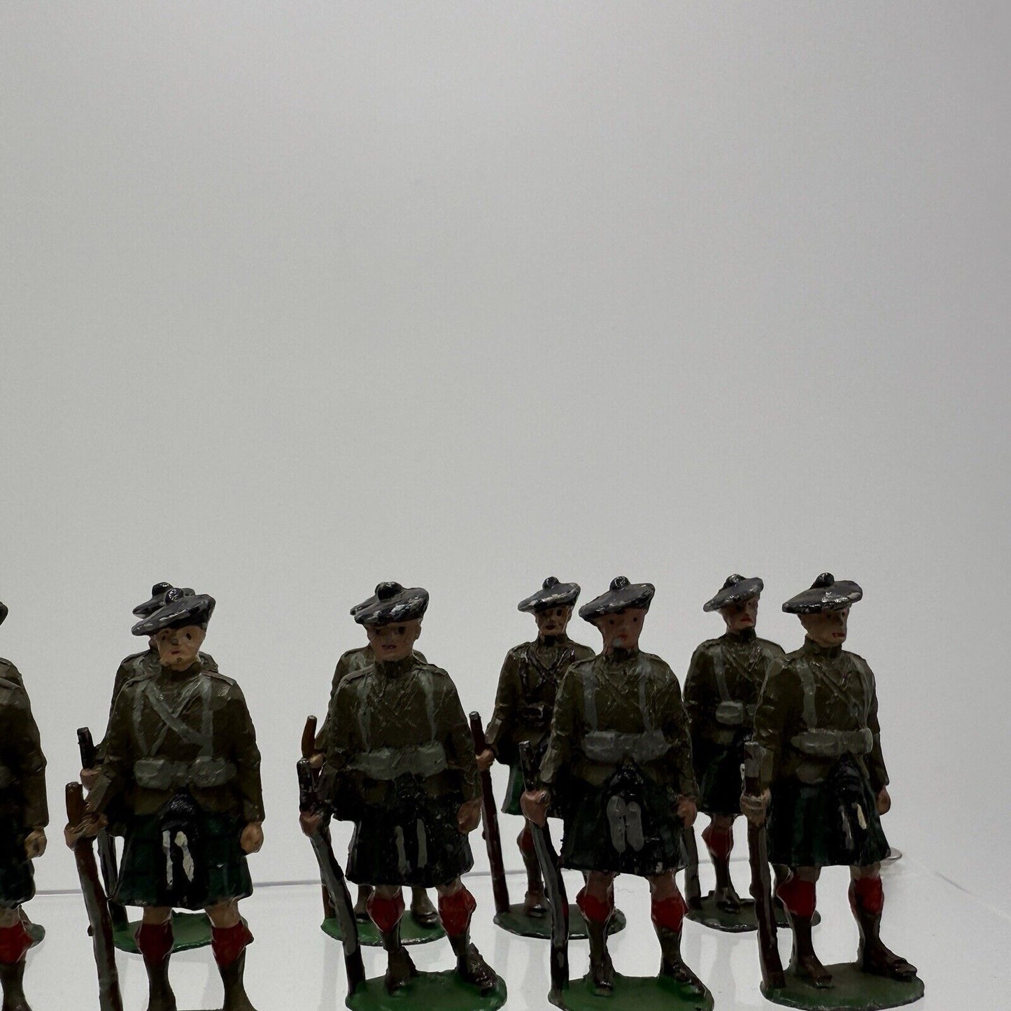 Vintage Eire Scottish Army Infantry Metal Painted Soldiers Figurines Toys 48 PCs