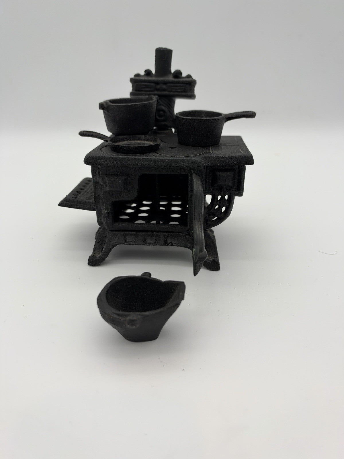 Vintage Queen Cast Iron Toy Cook Stove Oven w/ Mini Pots & Pans Set 1950